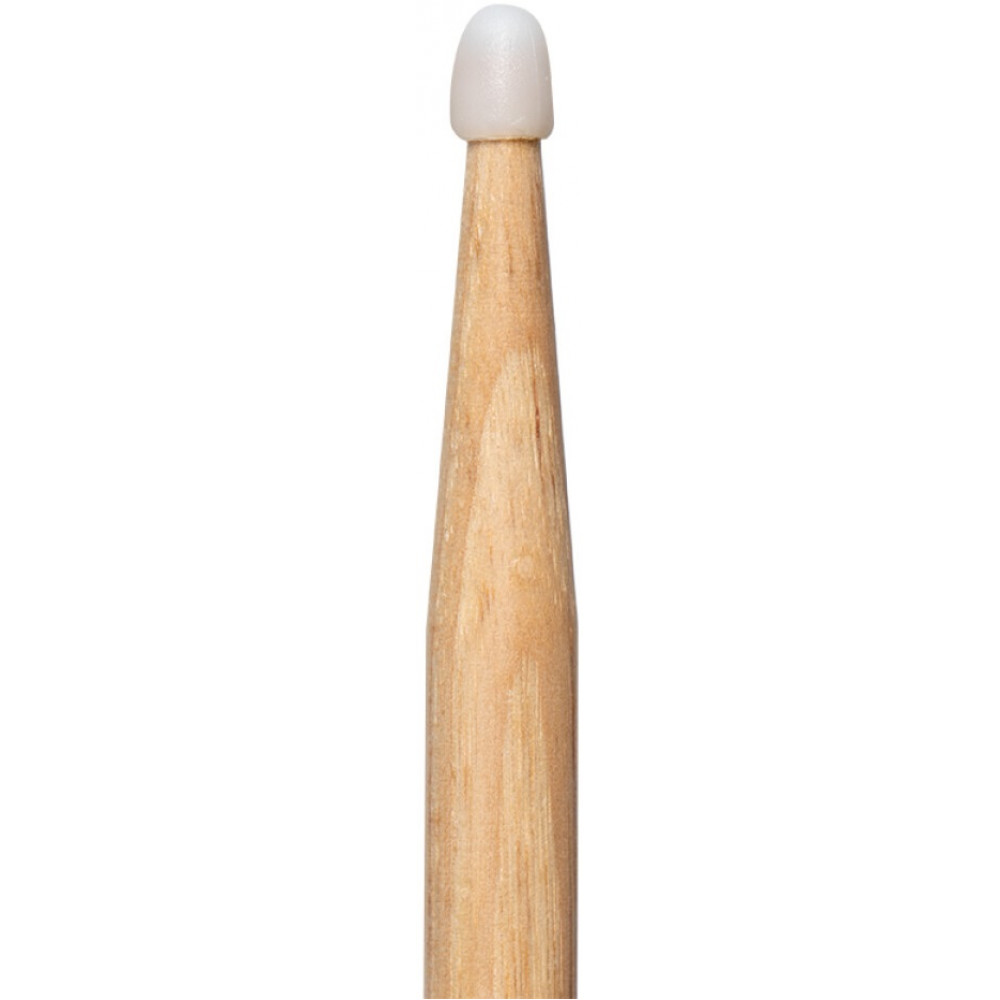 Барабанные палочки STAGG [SHV5AN] деревянные, American Hickory 5AN, материал орех, с нейлоновыми наконечниками, 2 шт., подобранная пара по весу, цвету и звучанию, размеры (в упаковке) 410х20х20 мм, вес (в упаковке) 0,1 кг